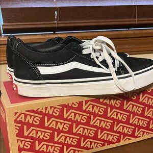 Vans Classic Black and White Low-Tops